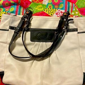 This handbag is my favorite coach